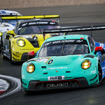 優勝した44号車（後方は総合2位の17号車）