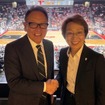 トヨタ自動車 豊田 章男会長（左）と、公益財団法人日本オリンピック委員会 橋本 聖子会長（右）