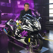 スズキ Hayabusa Tuned by JURIと二輪事業本部長の伊勢敬常務