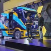 「80回の充電で世界一周」をめざす電気トラックの旅。ドライバーはトビアス・ワグナー