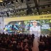 「80回の充電で世界一周」をめざす電気トラックの旅。ドライバーはトビアス・ワグナー