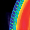 「COOLING FIN」を採用していないタイヤは表面温度が高い