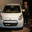 新型アルトと鈴木会長