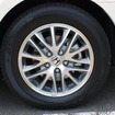 標準装着タイヤのダンロップ「SPスポルト230」サイズは215/60R16 95Vだ