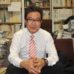 「拙速は避けるべき」と語る川内博史委員長（撮影＝中島みなみ）