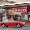 初日のツーリングにスタートしようとするフィアットアバルト750ザガート