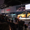 日産マーチ新型（写真右手前）