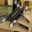 螺旋階段を上るQuince。螺旋階段の登り降りはこうしたロボットにとって非常に難しい