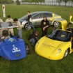 GM、エコカーイベントにハイブリッドと燃料電池車を展示