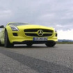 SLS AMG E-CELLをデビッド・クルサードが試乗（画像は動画キャプチャー）