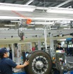加硫（ゴムを強化する目的で硫黄を加えること）済みのトレッドゴムを貼り付ける