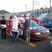 ホームストレート上で発生したクラッシュの影響で1時間半もの間、レースが中断した。AIOC145は再スタートを待つためにピットロードに整列待機