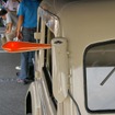 ウィンカーではなく方向指示器。車内のスイッチで作動する電気式だ