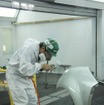 フランスで開催される塗装技術者のコンテストに日本代表として出場する永塚伸洋氏のデモ