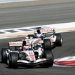 2006年、バーレーンGP。チームメイトのジェンソン・バトンをリードするバリチェロ