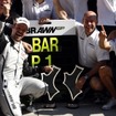 2009年、ヨーロッパGP、バレンシア。向かって左端からロス・ブラウン、バリチェロ、1人置いてジェンソン・バトン