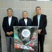 向かって左から加藤裕明FSW社長、坂東正明GTA社長、白井裕JRP社長