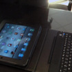 「iPad case with Keyboard」。このままiPadをたてれば、まるでノートPCのような感じに 「iPad case with Keyboard」。このままiPadをたてれば、まるでノートPCのような感じに