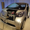 iQのEVと「全固体電池」のサンプル展示