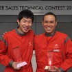 エキスパートテクニシャン・コンテスト。左：優勝の斉藤和正さん（シトロエン有明）、右：準優勝の山本竜次さん（シトロエン京都）