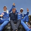向かって左からゴットチャルク、クリス・ニッセン（VWモータースポーツ部長）、アルアティヤ