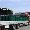 3月20日、被災地に向けドラム缶灯油出荷（千葉）
