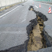 東北自動車道・福島飯坂IC〜国見IC。路面に亀裂と波うち（3月12日）