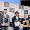 向かって右から代表取締役社長兼CEO黒川明氏、織田裕二、薬粧事業部長加田敏氏