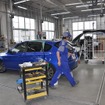デュポンの次世代水性塗料、クロマックスプロを使用する岩手スバル自動車