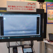 【EDIX】NTT「教育スクウェア×ICT」、保存して共有できる利点 説明用のムービーを電子黒板に映す