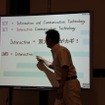 【EDIX】電子黒板による実践的英語授業…暁星小学校 プレゼンも電子黒板の機能を使って行う