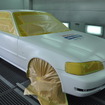 子供たちに塗装される前の車両
