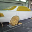 子供たちに塗装される前の車両