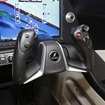 ガーミン社製の最新アビオニクス、G3000。大型のフラットディスプレイ3枚にデータを表示、中央に2枚のタッチパネル式ディスプレイを組み合わせた、完全なグラスコックピット。効率的に情報を表示出来、マニュアルをほとんどど必要とせず、パイロットの操作性を大幅に向上させてている。