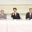 よしもとクリエイティブ・エージェンシー水谷暢宏社長と社外取締役の弁護士も同席しての会見（新宿区・同社東京本部）
