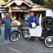トイレの神様「明徳寺」を訪れたトイレバイクネオ。ライダーは吉本クリエィティブエージェンシーのキャプテン★ザコ（1日・静岡県伊豆市）