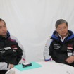 パワーユニット技術部 パワーユニット設計課 課長 神成匡泰氏（左）と車体技術部 部長 毛利豊彦氏（右）