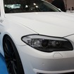 マットホワイトにラッピングされたBMW528