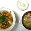 巡視船はやと。白菜とキノコを使った丼に豚汁