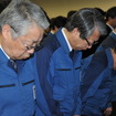 黙とうを捧げる3副社長、左から藤本孝氏、山崎雅男氏、武井優氏（11日・東電本店）