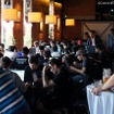 CTF 会場は1テーブルで5人まで座ることができる。会場の広さにそれほど余裕はない