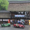 2日目の雨の中昼食会場に到着した参加車たち