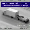 ルーマニア警察が捉えた窃盗団の映像。走行中のSUVのサンルーフから人が這い出し、トラックのリアゲートを開けようとしている