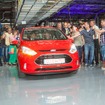 25日、ルーマニア工場でラインオフした新型フォードB-MAX