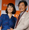 コンビの最新ベビーカー発表会に登場した、東尾理子さんと石田純一さん夫妻