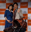 コンビの最新ベビーカー発表会に登場した、東尾理子さんと石田純一さん夫妻