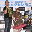 「フィンランド映画祭2012」のオープニングセレモニー。『アイアン・スカイ』のティモ・ヴオレンソラ監督ときゃりーぱみゅぱみゅ