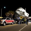 スペースシャトル、エンデバーを牽引するトヨタ タンドラ