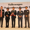 パーツ部門受賞者と、VWグループジャパン代表取締役社長の庄司茂氏、常務執行役員アフターセールス本部長のトーマスジルベルト氏