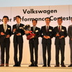 セールス部門受賞者と、VWグループジャパン代表取締役社長の庄司茂氏、専務執行役員営業本部長の神戸誠氏